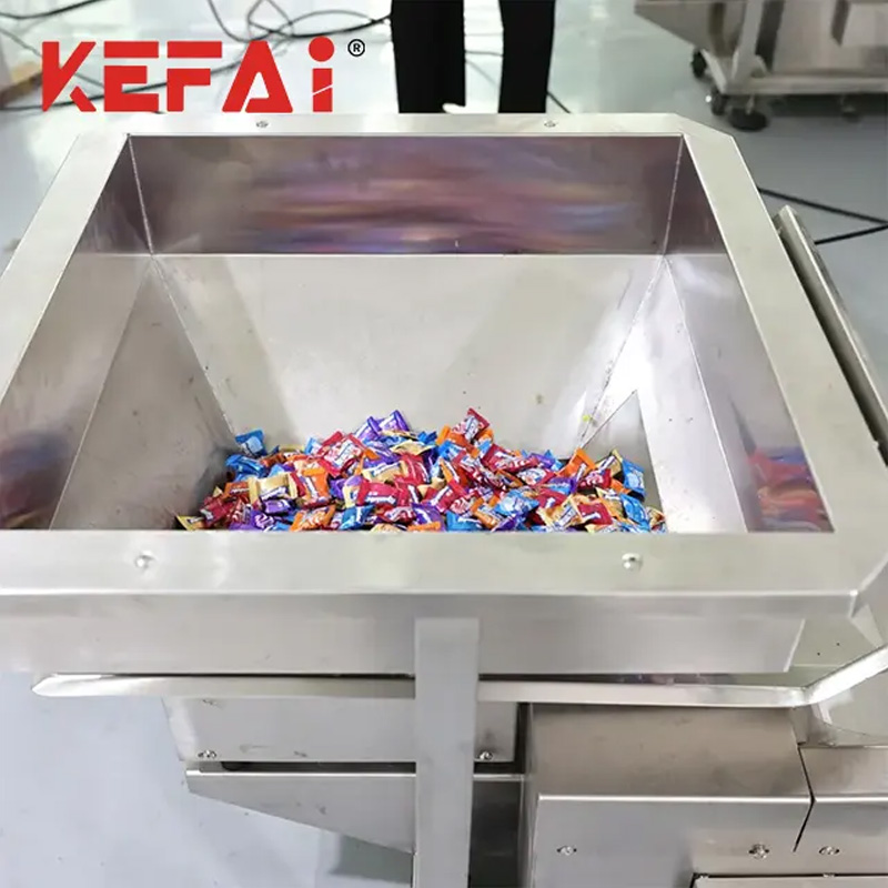 Детайл 2 на машина за опаковане на бонбони KEFAI